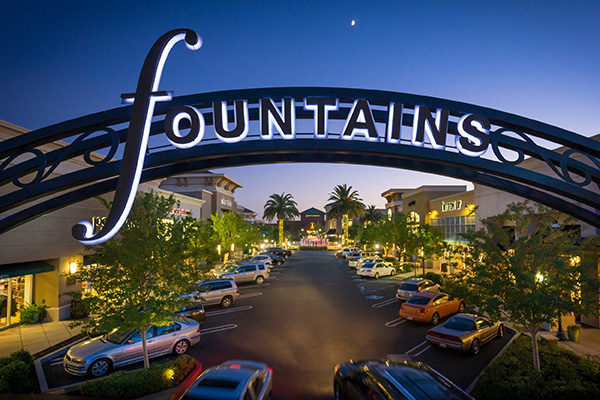 A sign overlooking the Fountains of Roseville